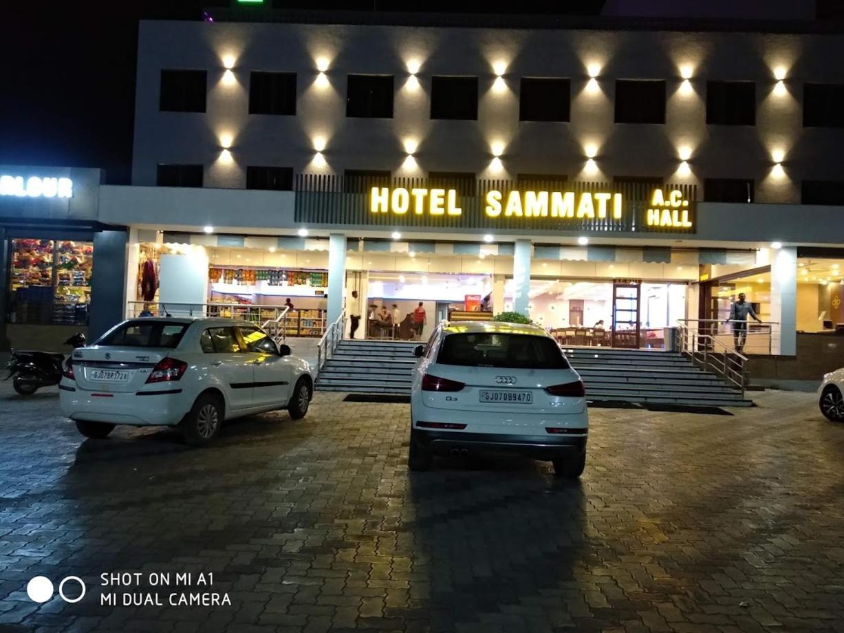 Hotel Sammati Kheda Екстер'єр фото