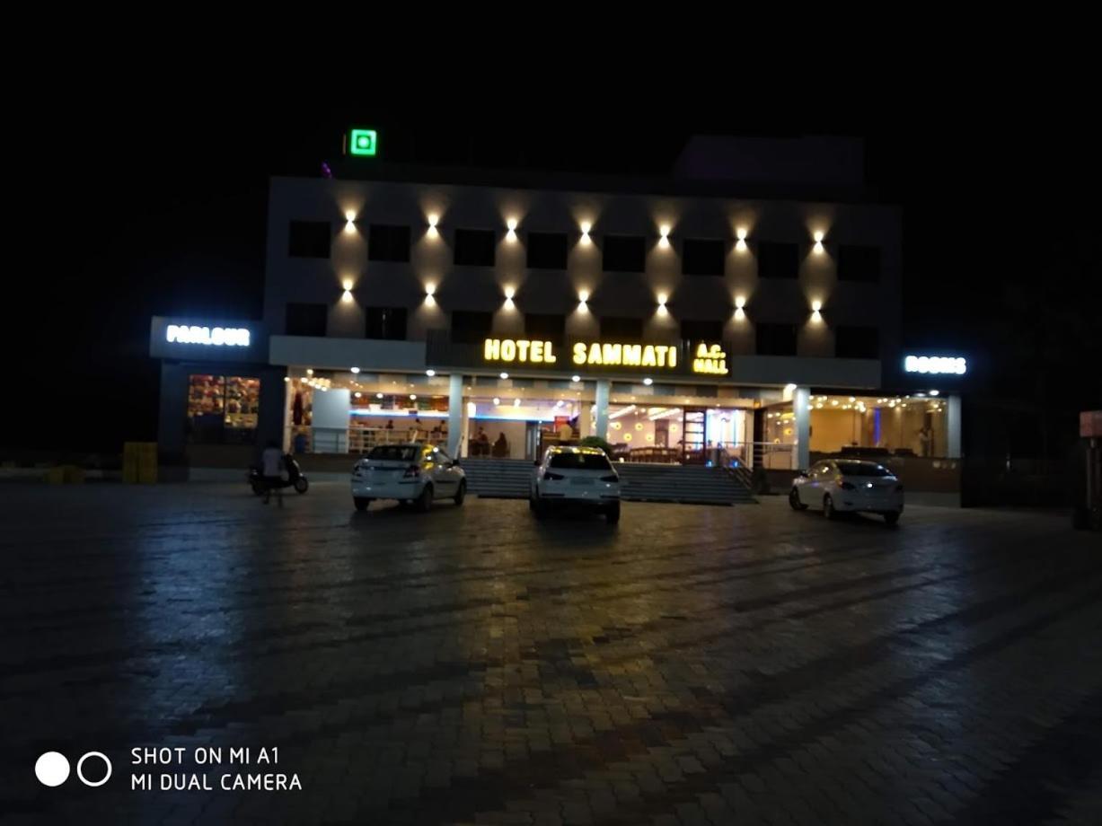 Hotel Sammati Kheda Екстер'єр фото