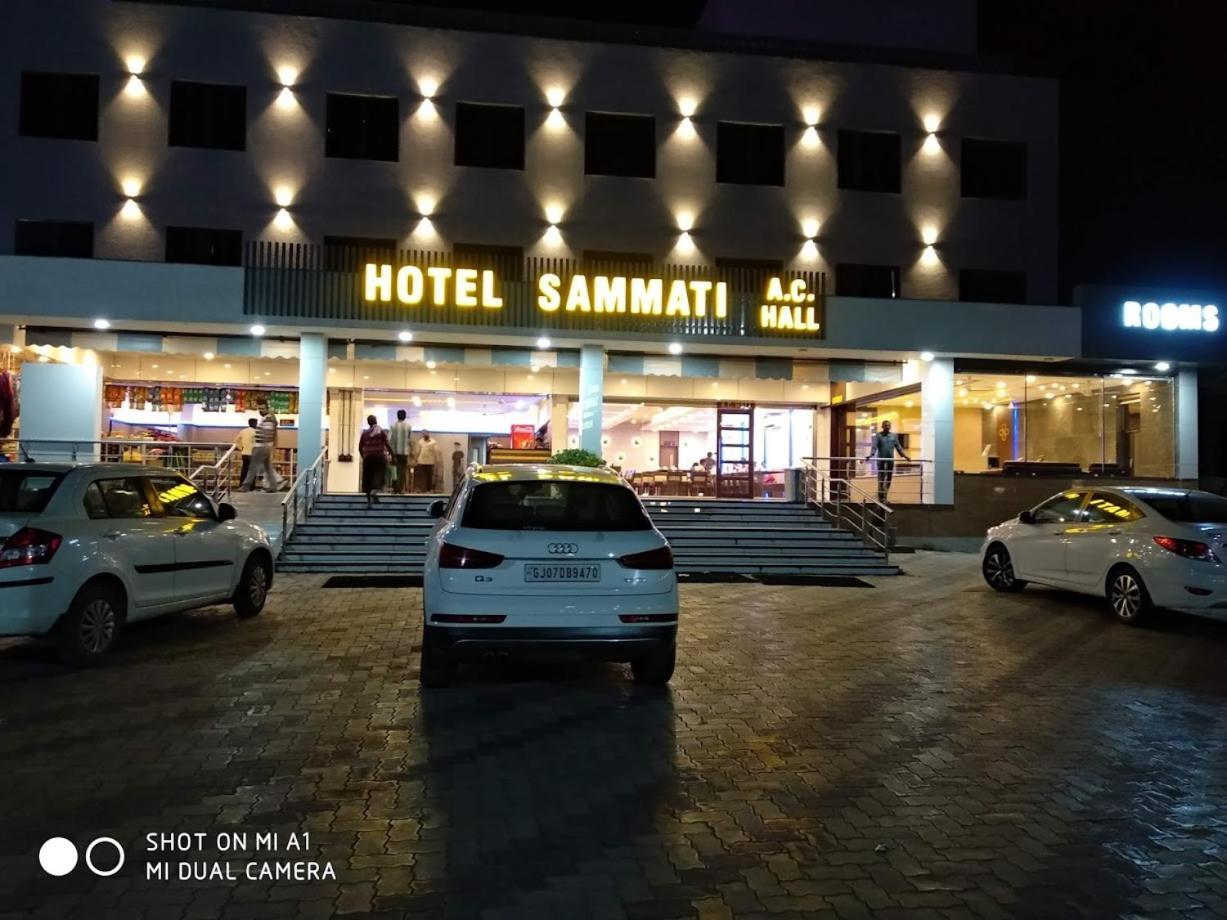 Hotel Sammati Kheda Екстер'єр фото